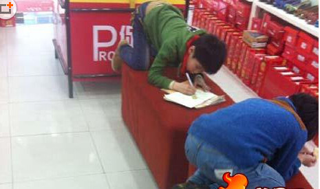 搞笑儿童图片爱学习的孩子