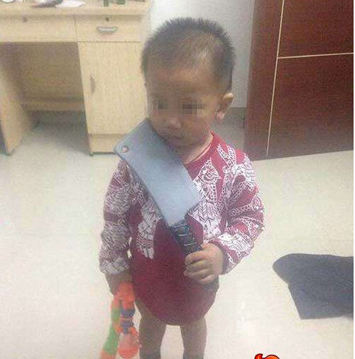 搞笑儿童图片那刀的小孩