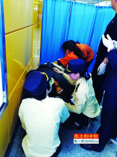 孕妇地铁产子现场图片