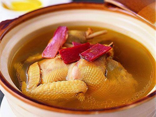 黄芪炖鸡汤