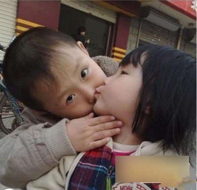 憋笑，认真的打个啵先